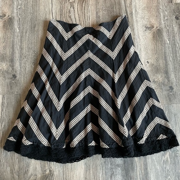 Ann Taylor Midi Skirt, Black and Tan Chevron, size 4 - Picture 1 of 6